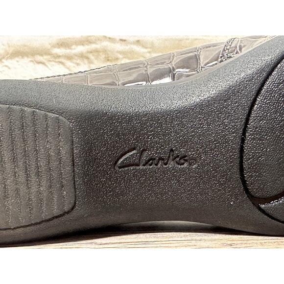 Clarks Brown Faux Croc Patent Leather Slip on Loafers Shoes Womens 7M - Picture 15 of 16